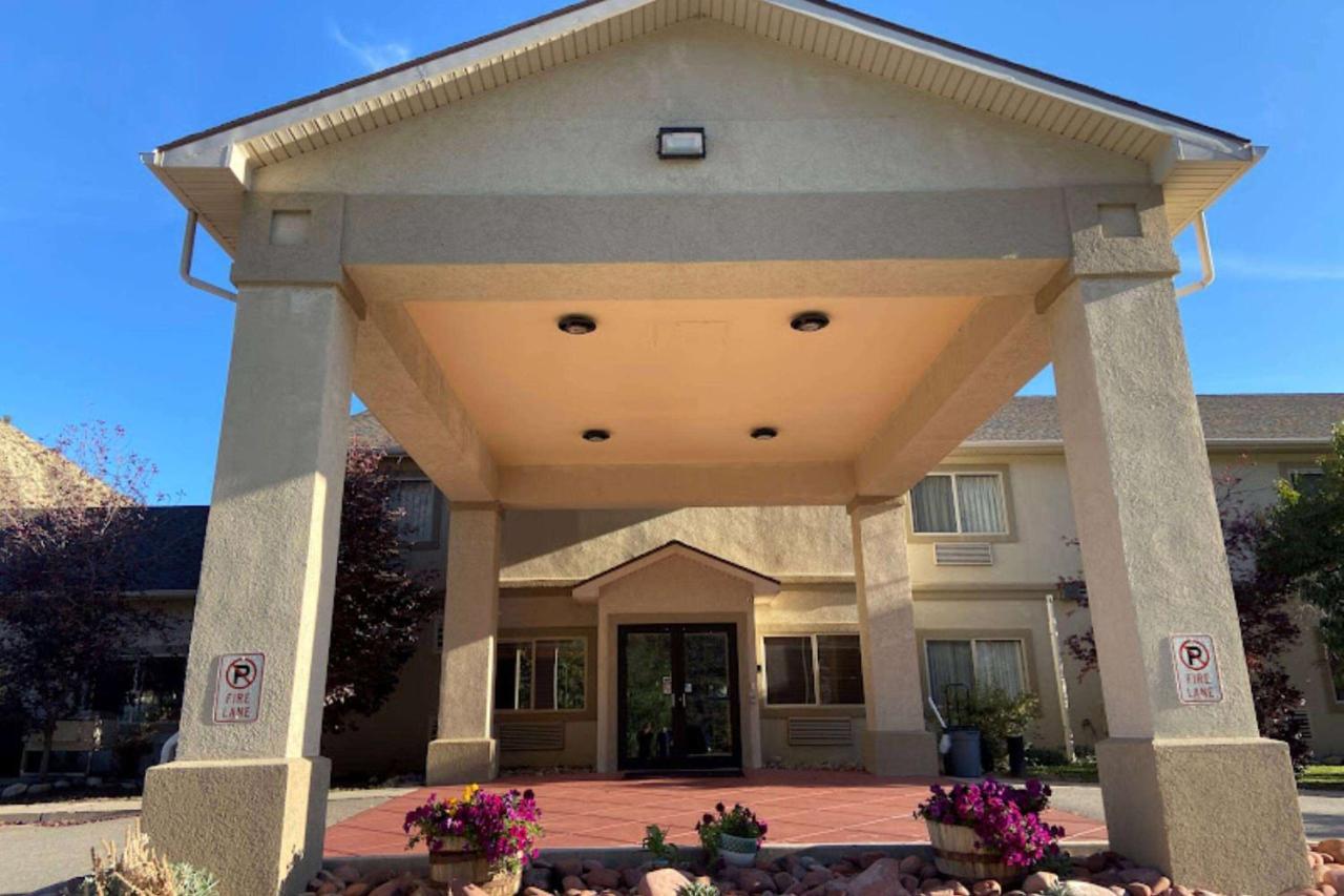 Wingate By Wyndham New Castle - Glenwood Springs Hotel Exterior photo